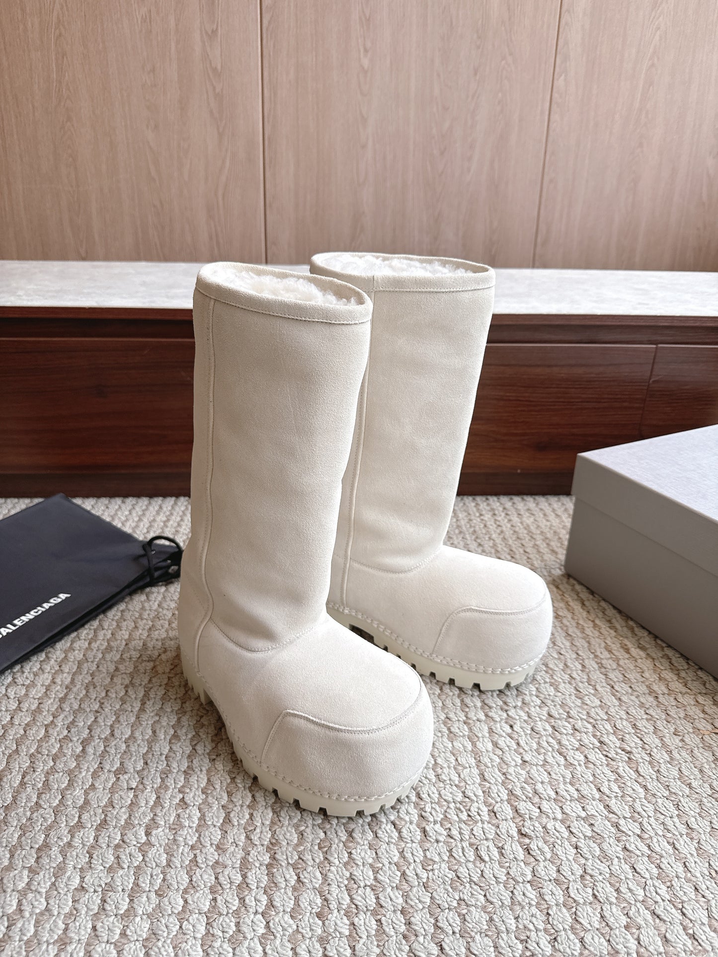 BLG Alaska fur suede boots White
