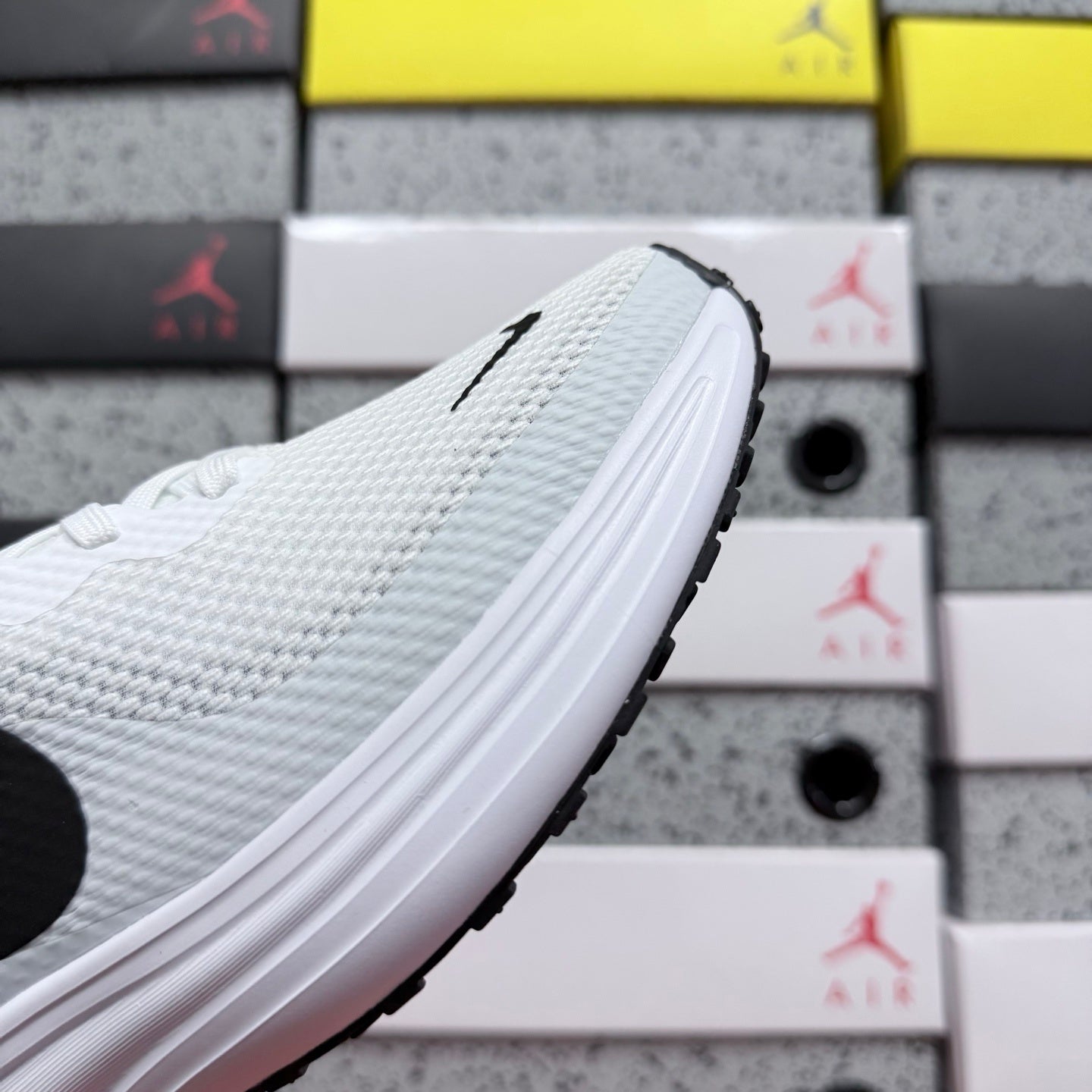 Revolution 8 White