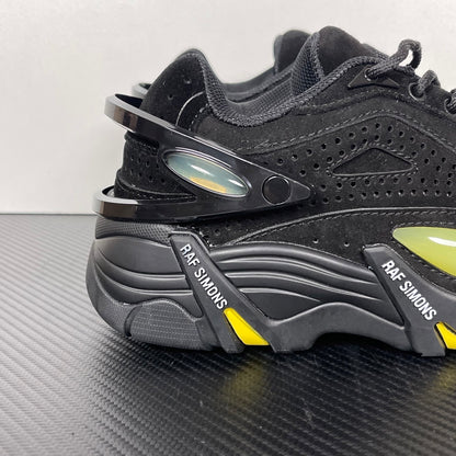 Cylon-21 Black and Yellow