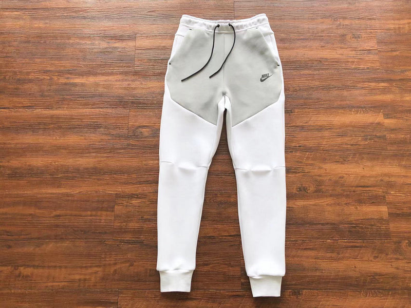 Conjunto Tech Fleece Branco e Cinza