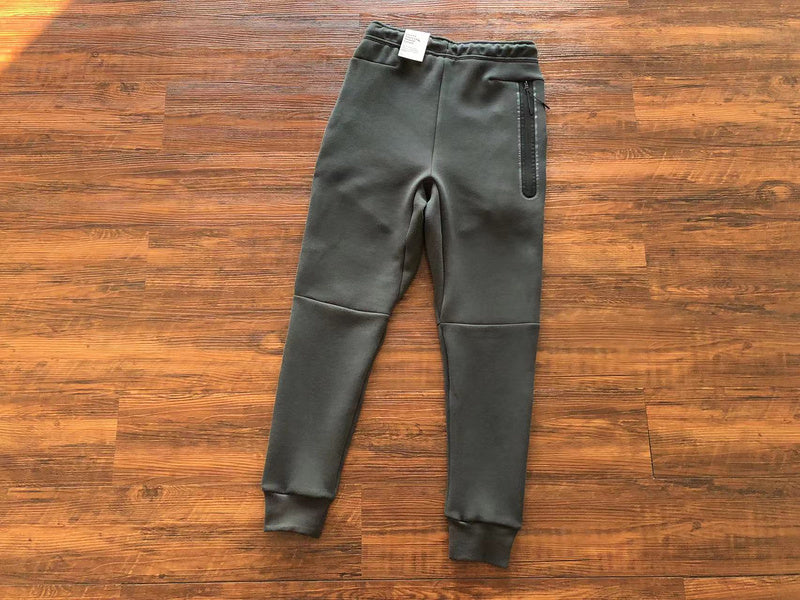 Conjunto Tech Fleece Preto e Cinza