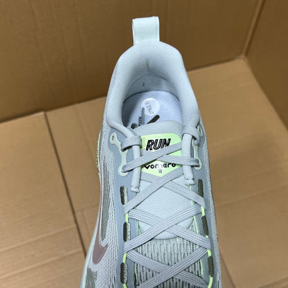 Vomero 18 Light Silver/Barely Volt