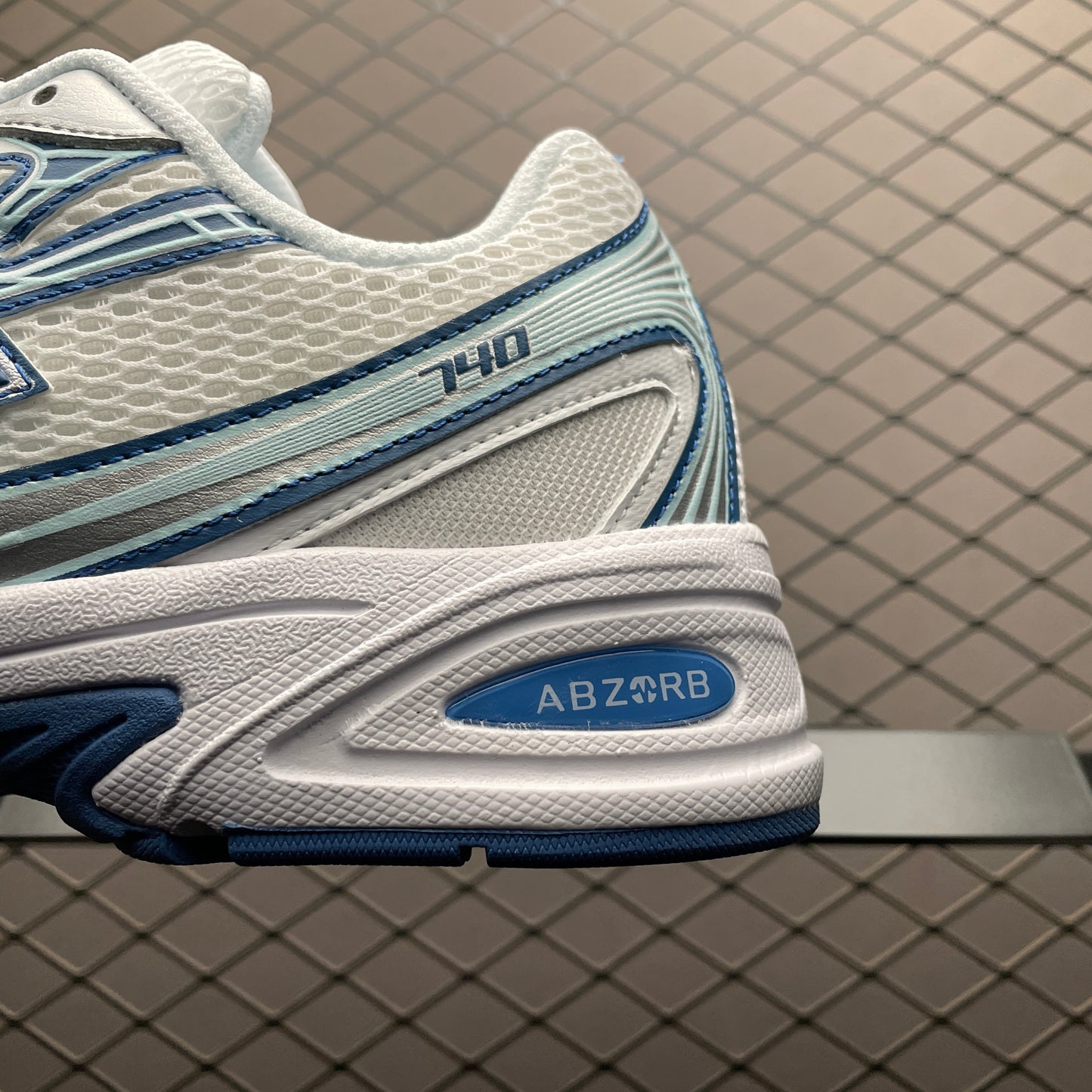 740 White / Blue / Silver