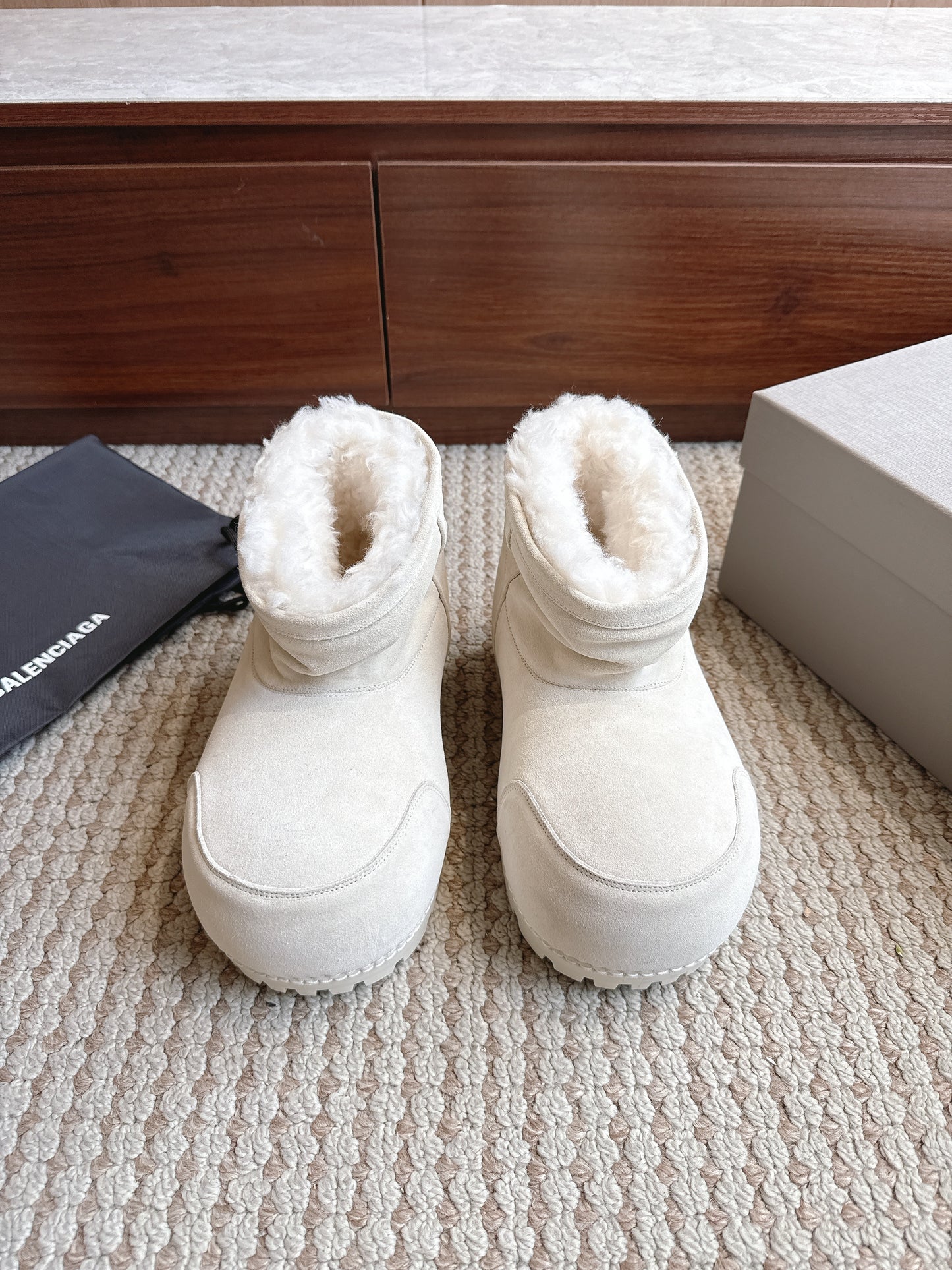 BLG Alaska Suede Boots White