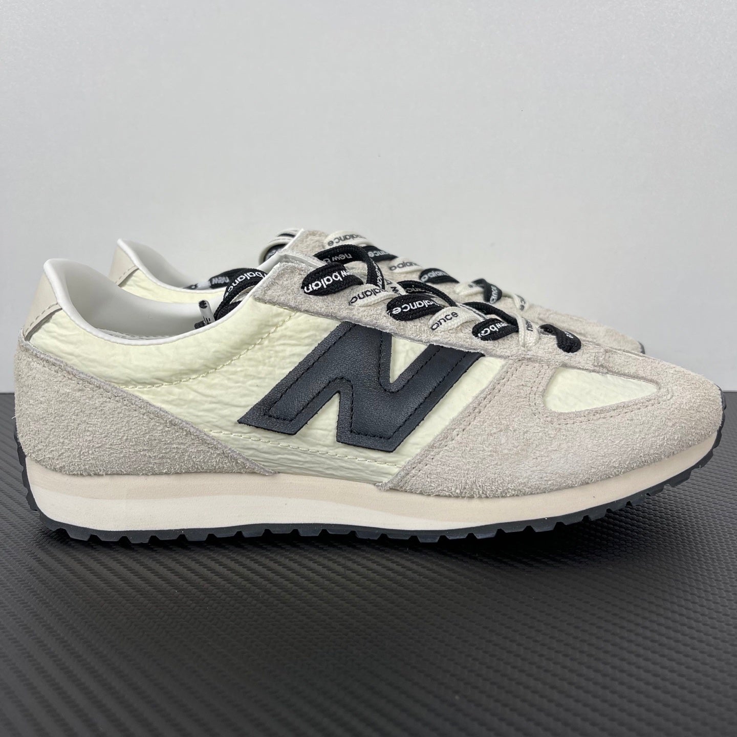 471 Cream Grey Black