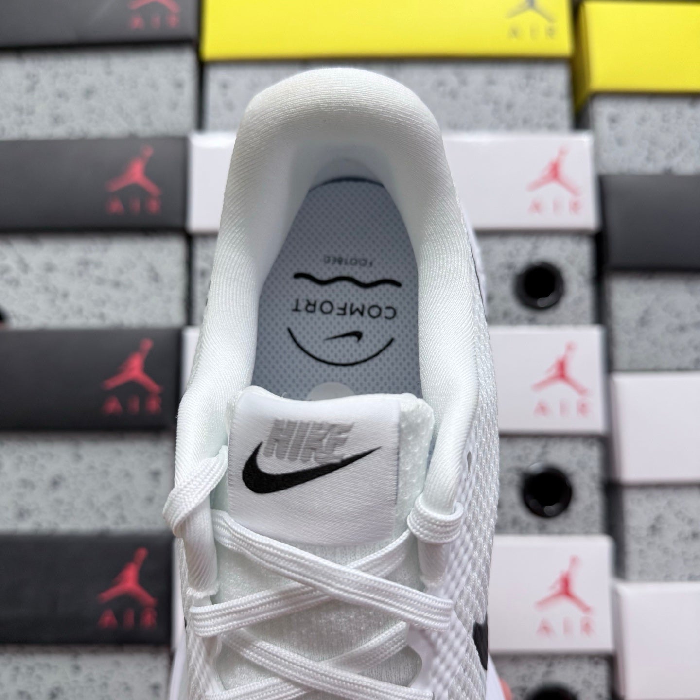 Revolution 8 White