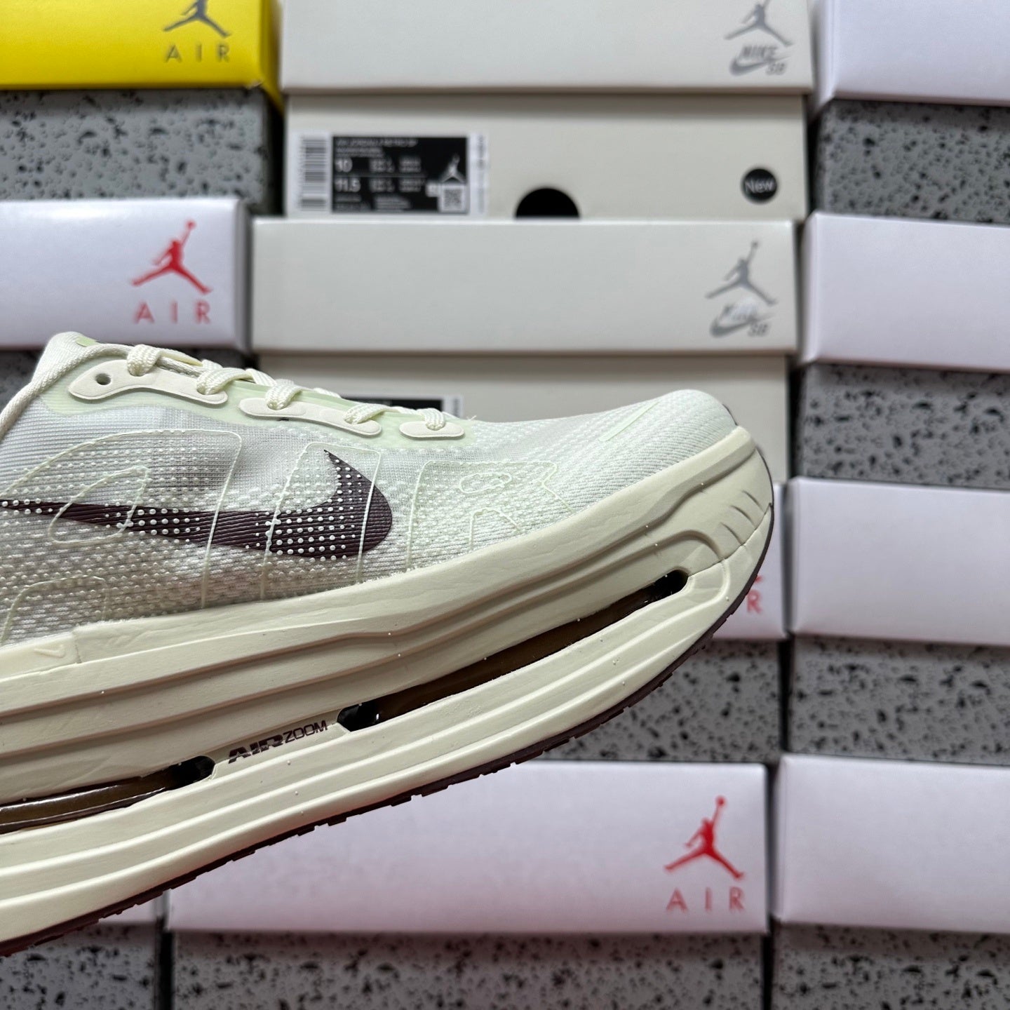 Vomero Premium White Bone