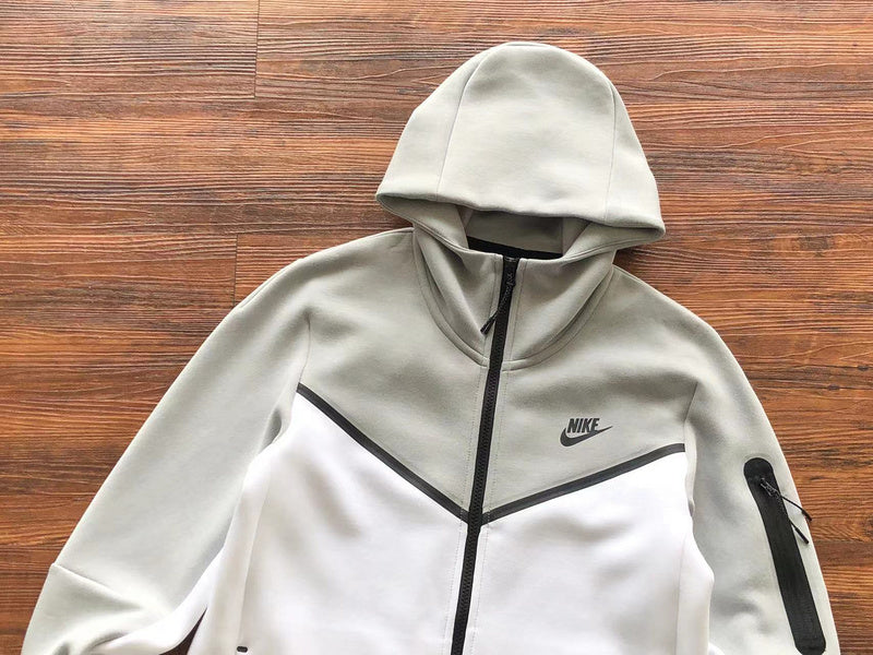 Conjunto Tech Fleece Branco e Cinza