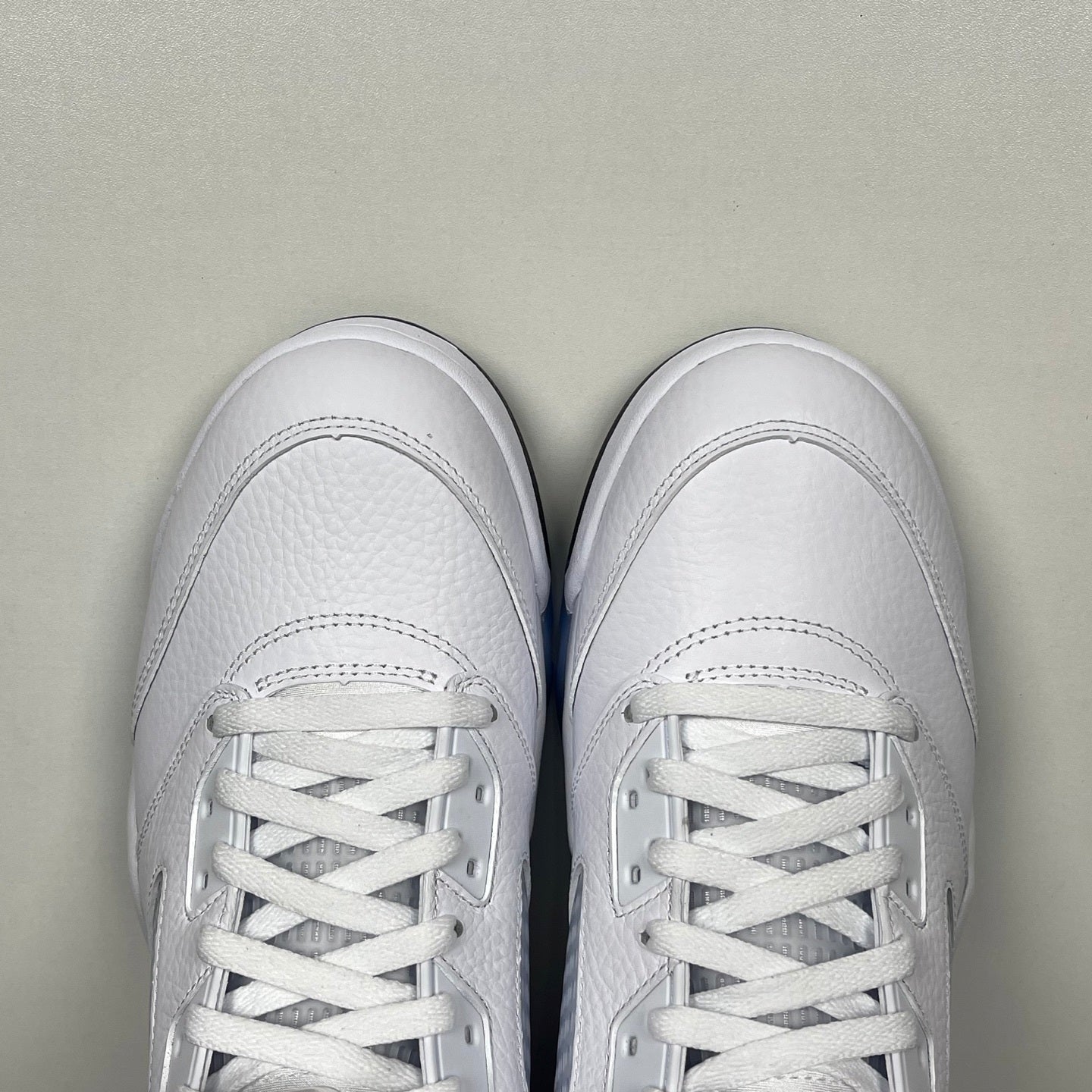 AJ5 White Metallic