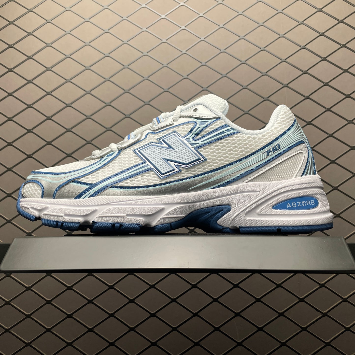 740 White / Blue / Silver
