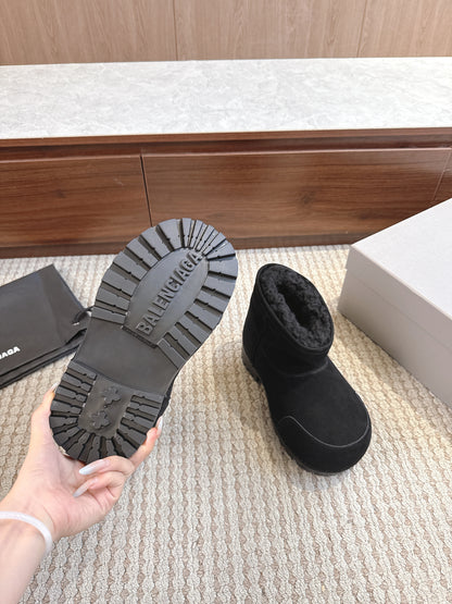 BLG Alaska Suede Boots Black