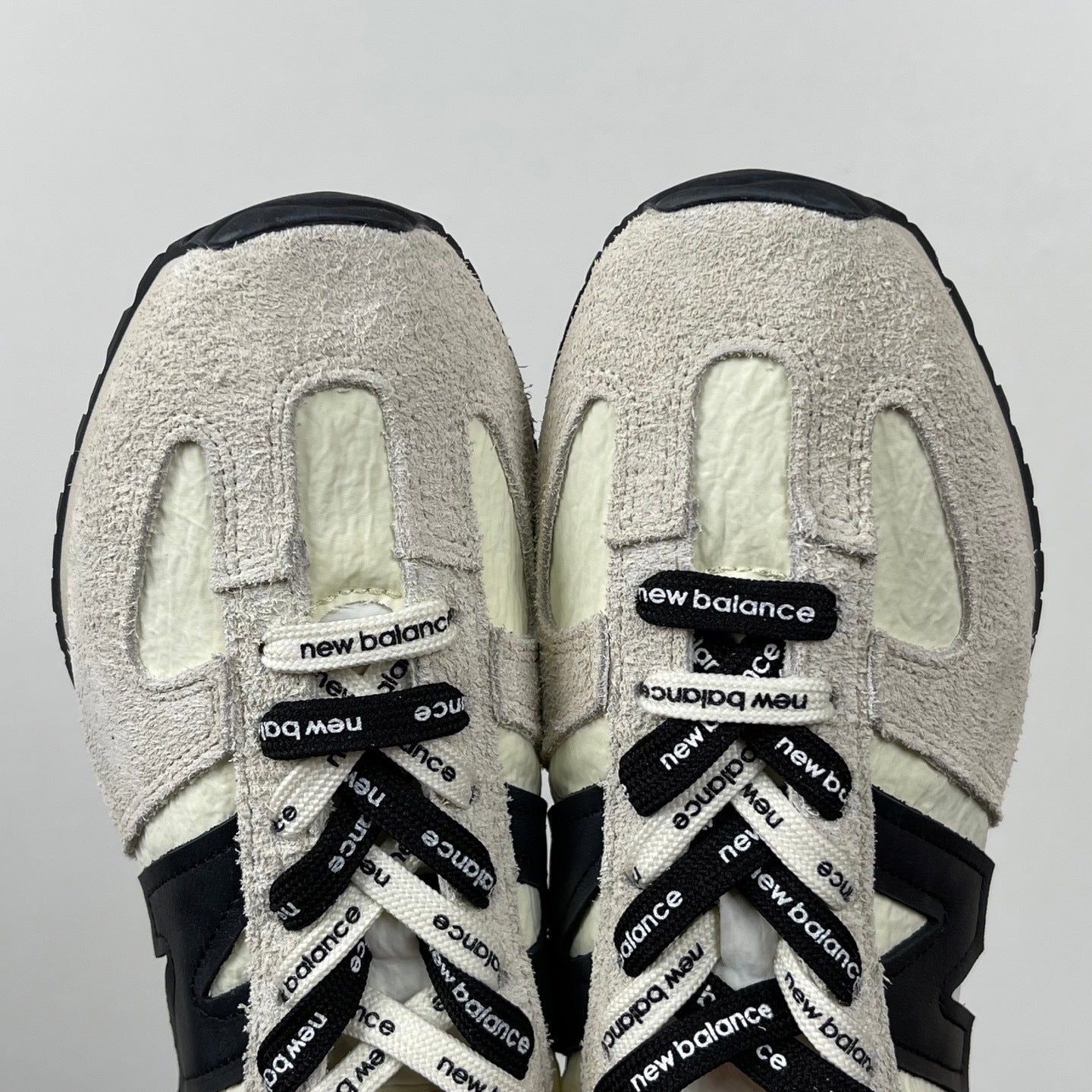 471 Cream Grey Black