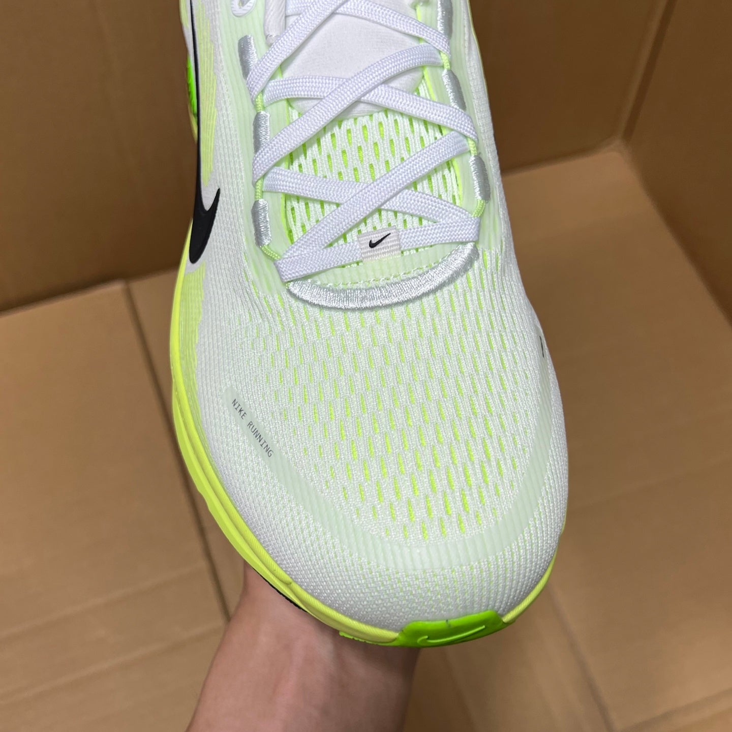 Vomero 18 White/Yellow/Green