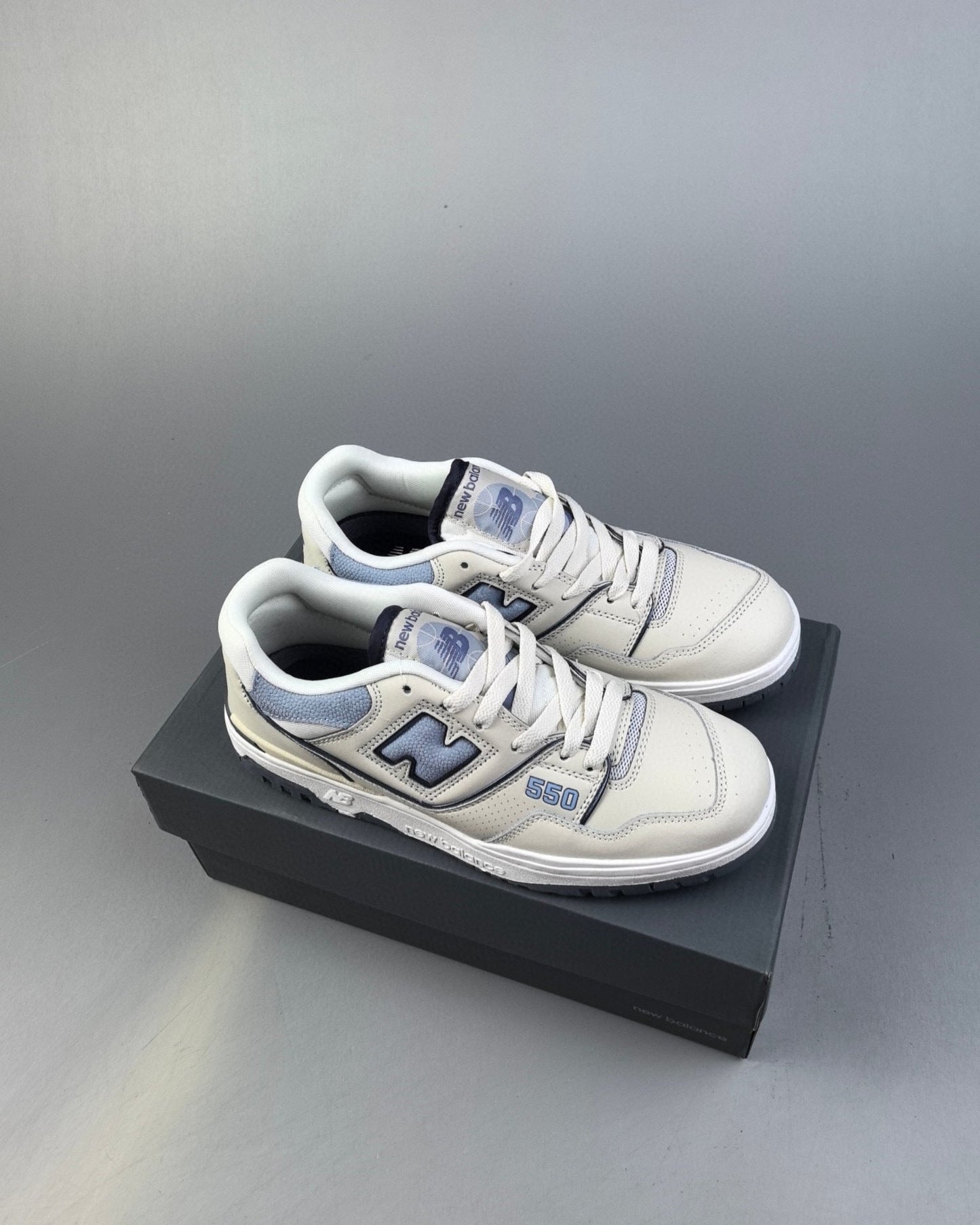 550 White Vintage Indigo