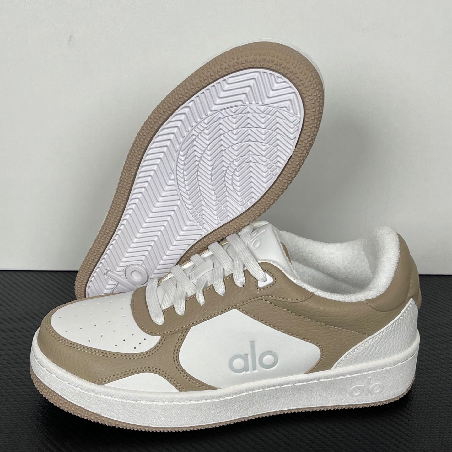 Sapatilhas Alo Bege White