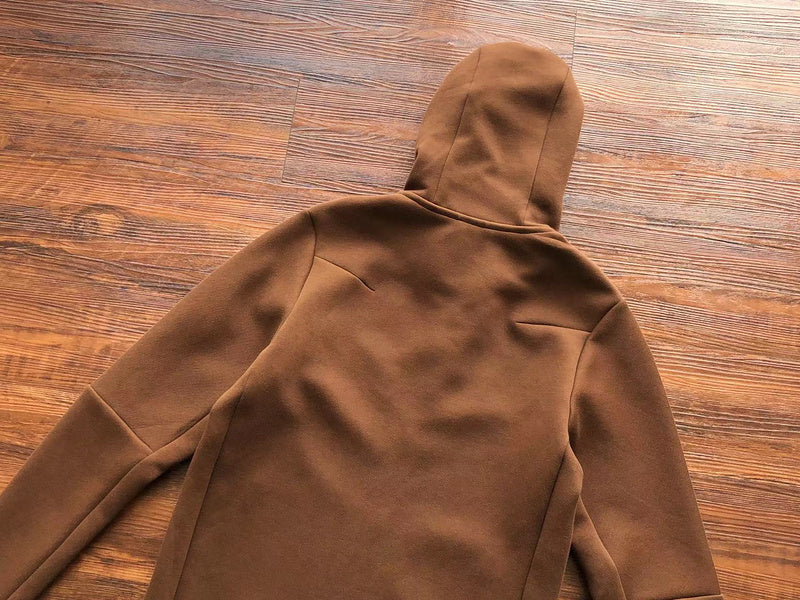 Conjunto Tech Fleece Castanho