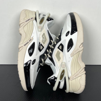 Cylon-21 White and Black