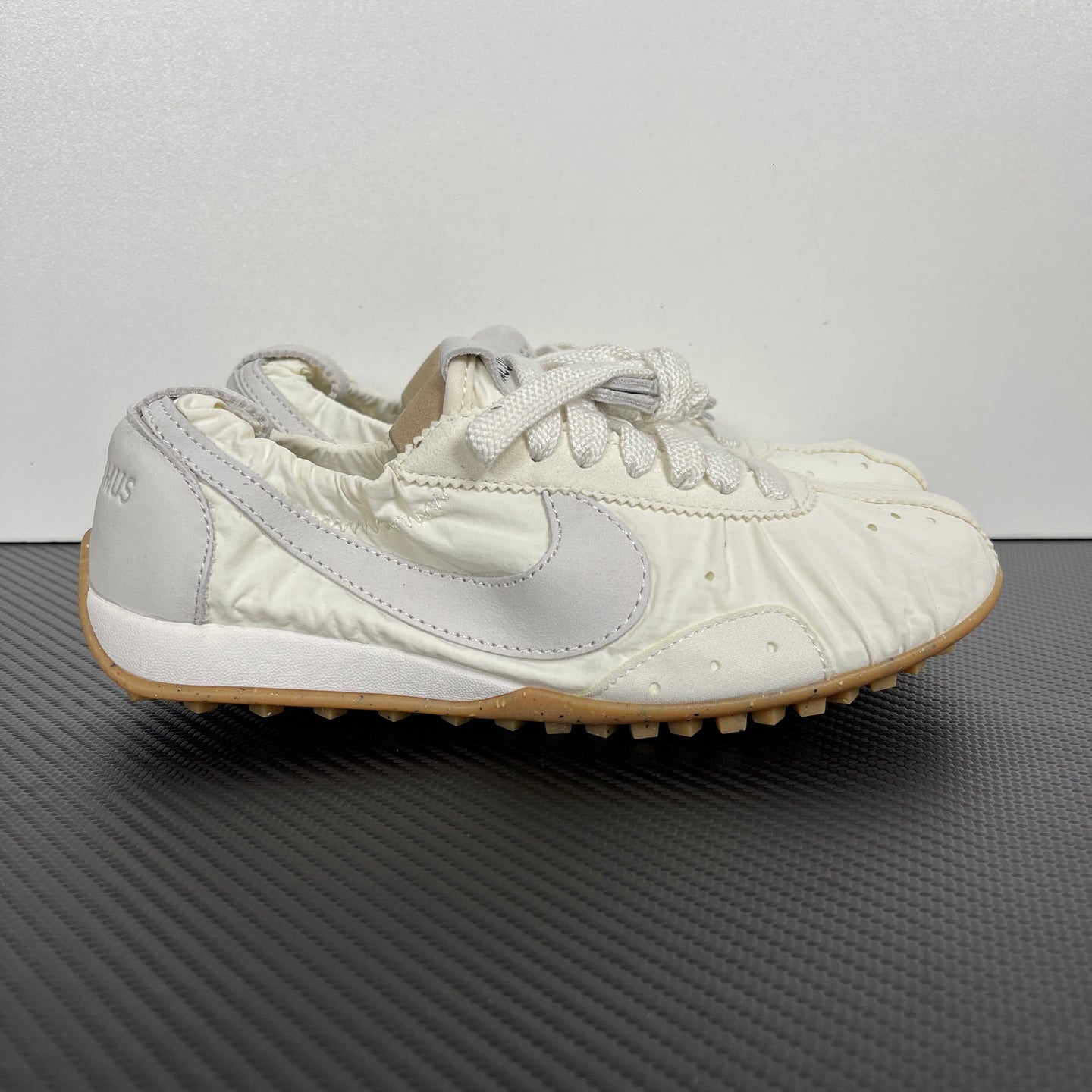 Jacquemus x Wmns Moon White