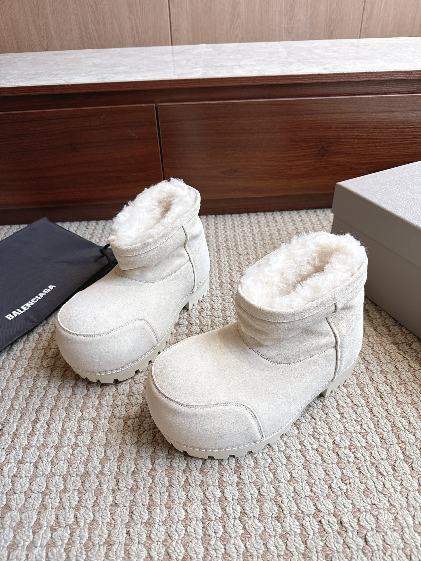 BLG Alaska Suede Boots White