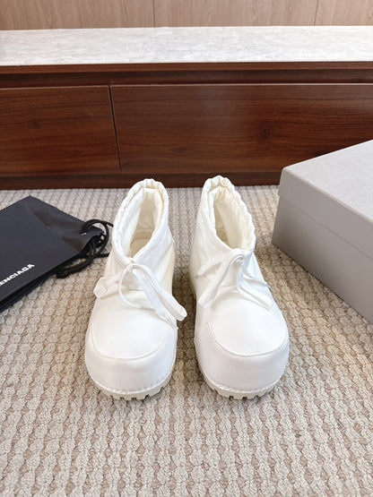 BLG Alaska Suede Boots White