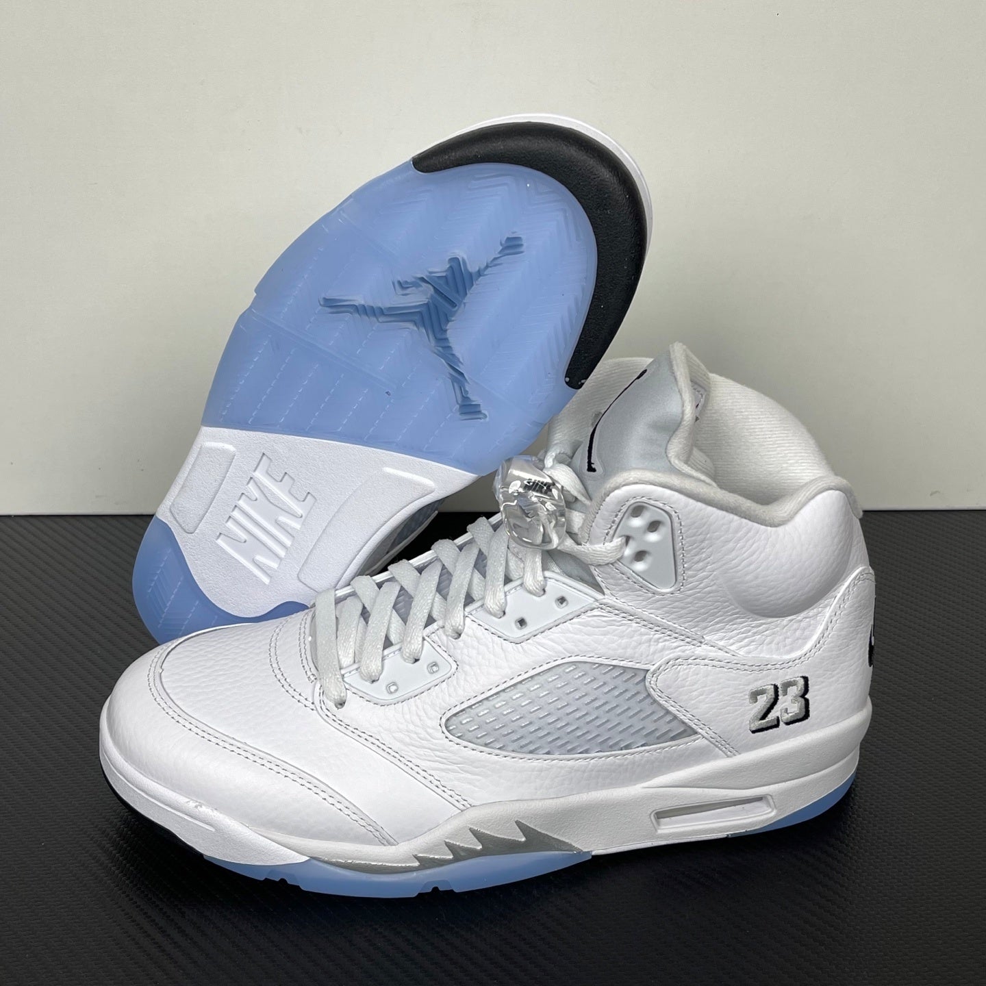 AJ5 White Metallic