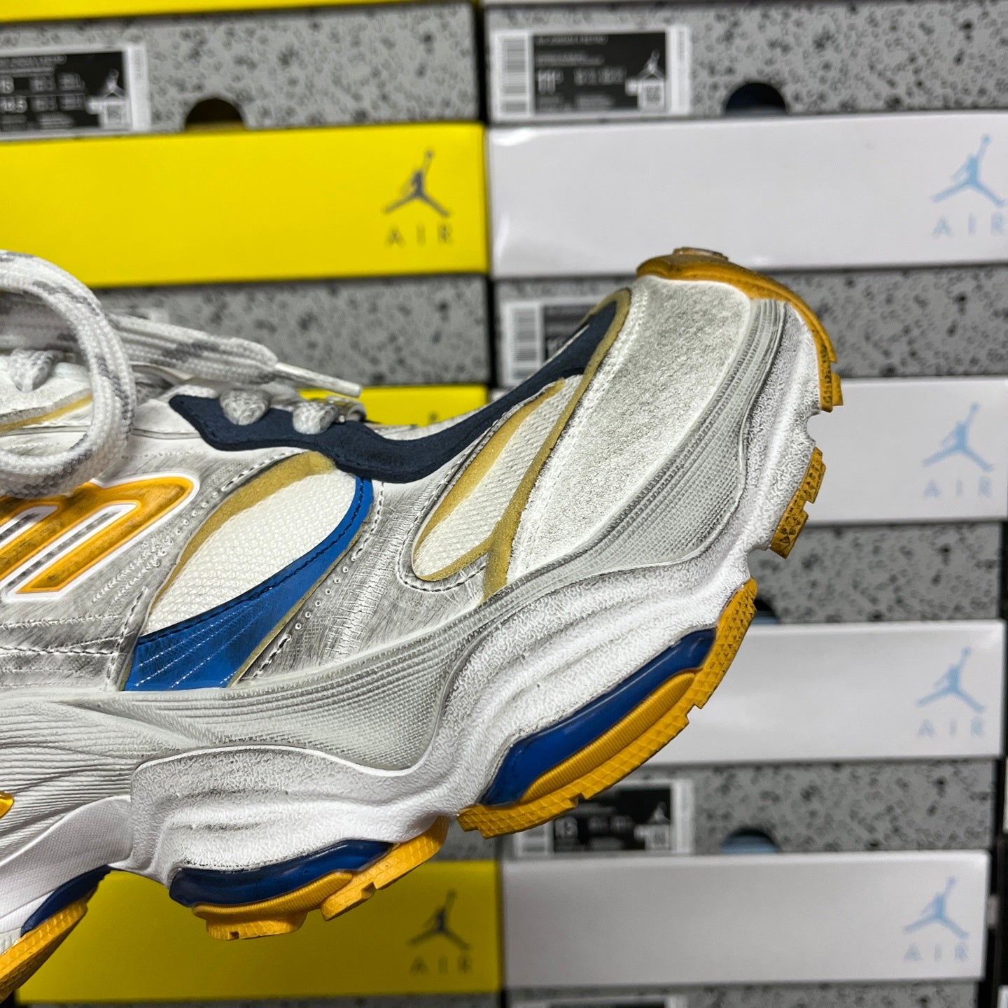 BLG Cargo White/Blue/Yellow/Grey