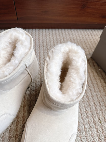 BLG Alaska Suede Boots White